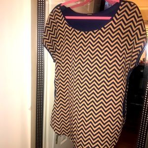 ESPRESSO Chevron Short Sleeve Blouse